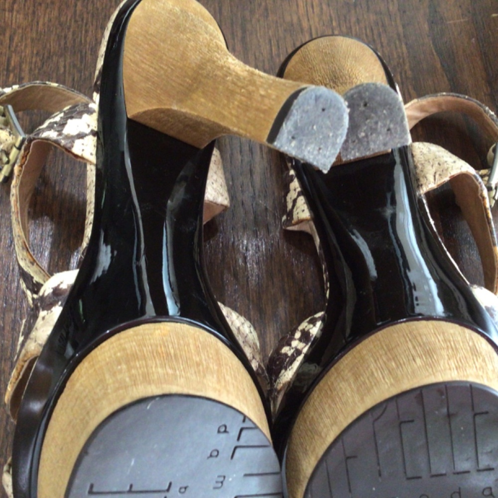 Pelle Moda faux snake skin heels. Size 8.5 M - Picture 8 of 9